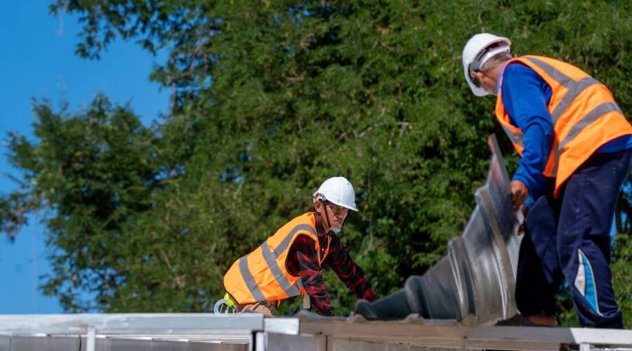 Professional gutter cleaning in Melbourne, AR
